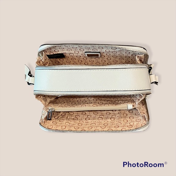 Guess camera crossbody bag - Picture 4 of 10